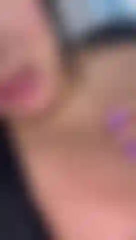 Mes seins veulent tes mains.