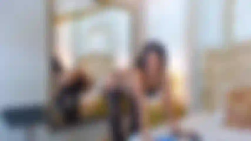 Laissez-vous séduire par mon style noir.