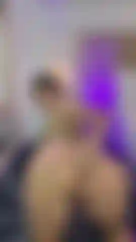 Allongée avec mes fesses et j'ai pensé que tu aimerais les voir.