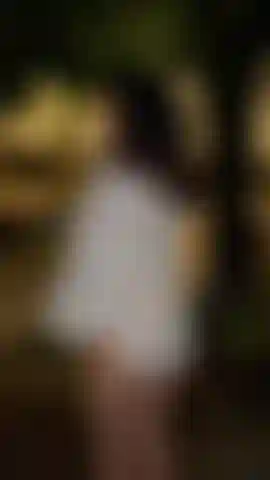 Viens me baiser sous la pluie.