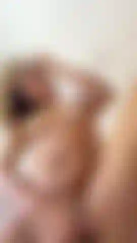 Ouvre la bouche, mange ma chatte et plonge dans mon cul.