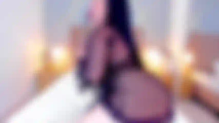 Donner une fessée à ce gros cul juteux dans ton visage, tu adores ça...