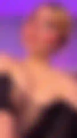 Un regard qui en dit plus que mille mots... 💕 Viens découvrir mon côté doux, flirteur et coquin. Plonge dans mes yeux et découvre pourquoi tu pourrais avoir envie de rester un peu plus longtemps.