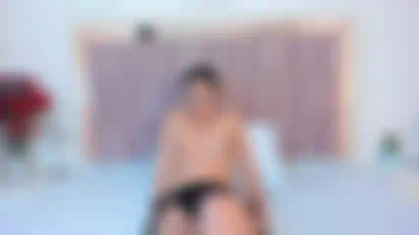 Je doigte la chatte.