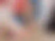 Je baise avec un gode en laiton devant mon art peint à la main.