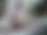 Un court segment de moi profitant d'un jouet en verre sur mon porche, entouré de miroirs, l'un montrant spécifiquement mon visage pendant que je me tourne et vous donne les deux angles ! Une courte allumeuse pour mon premier téléchargement.