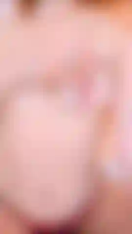 Mes seins deviennent durs quand ils sont massés avec de la glace.