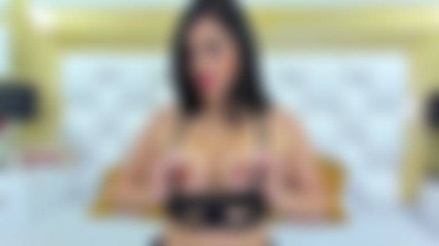 Les seins de mila vous donneront envie de mettre votre bite entre eux !!