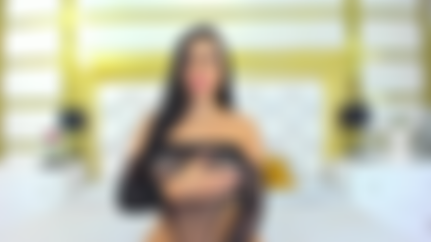 Une latina plantureuse joue avec sa chatte jusqu'à ce qu'elle soit mouillée !!