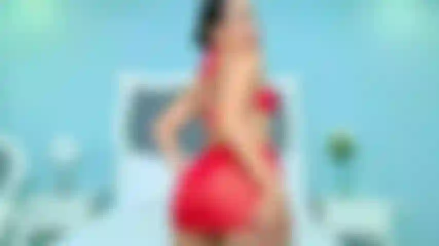 Red Looks Good on Me Dont You Think?