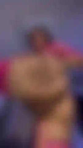 Je veux que ce soit ta délicieuse bite qui frotte contre ma chatte.