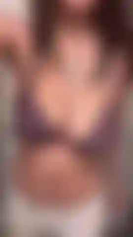 Mes seins rentrent à peine dans mon soutien-gorge.
