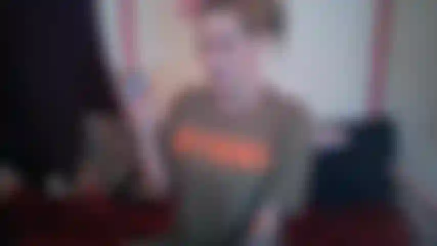 Je fume et je me déshabille avant de me coucher.