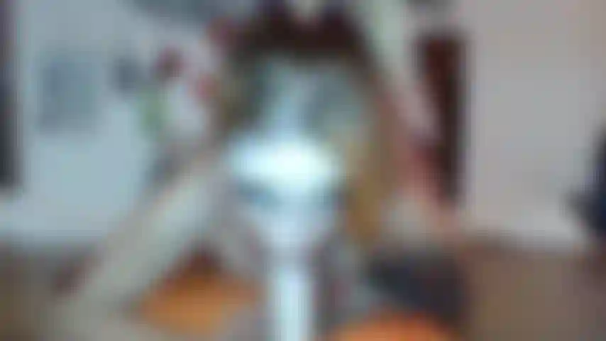 P. O. V pipe sur jouet.