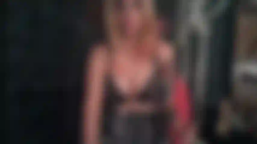 Sexy qui fume, des seins.