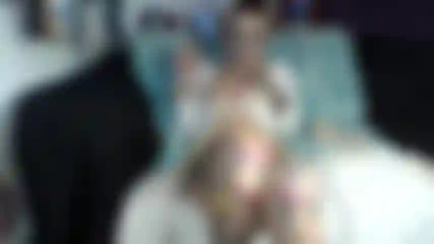 Je fume et je joue avec un gode, je me maquille en cosplay viking.