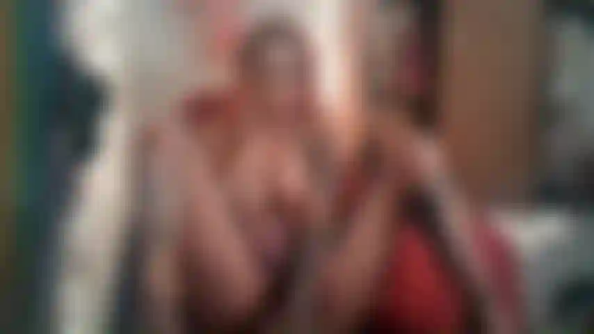 Milfwife essaie un nouveau jouet ! Grosse bite d'extraterrestre !