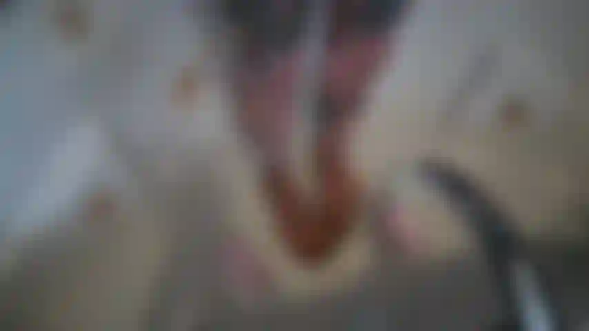 Ballon éclatant rempli de crème à raser partie 2.