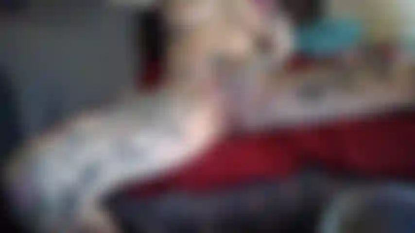 Je me baise profondément avec un jouet épais.