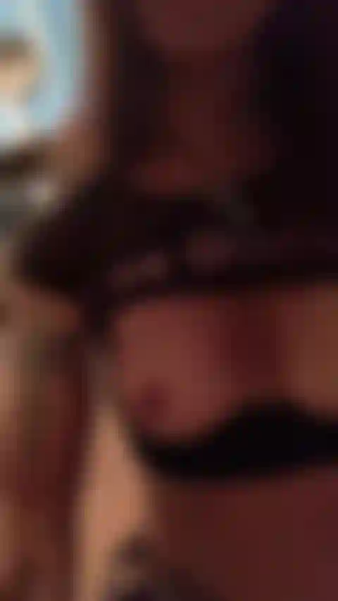 Serre mes mamelons durs papa.