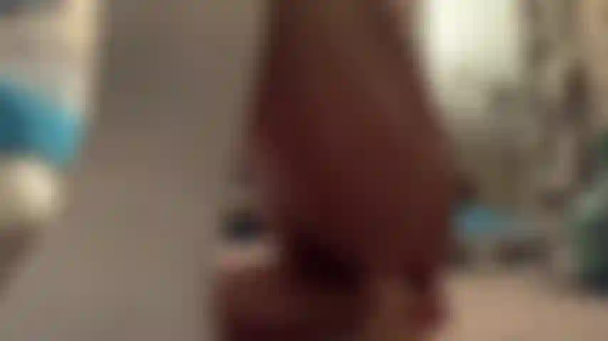 Remplis mon cul avec cette grosse bite bébé.