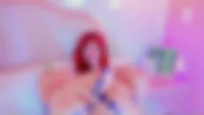 Je taquine avec mes orteils bleus.