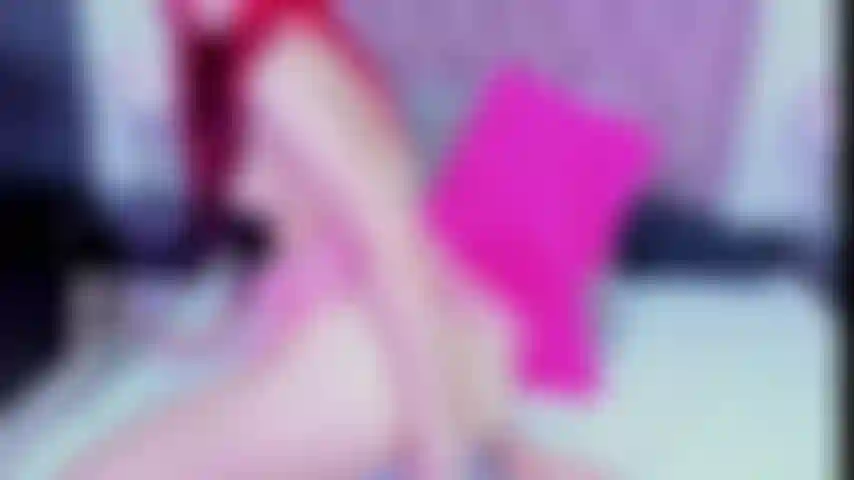 Mon cul a l'air si beau lorsqu'il rebondit sur cette bite que tu ne pourras pas résister à jouir.