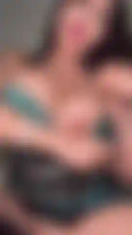 Vidéo de fessée sur les fesses ! Oh papa, j'ai été une mauvaise milf, regarde-moi me donner une fessée sur mon énorme cul 😧.