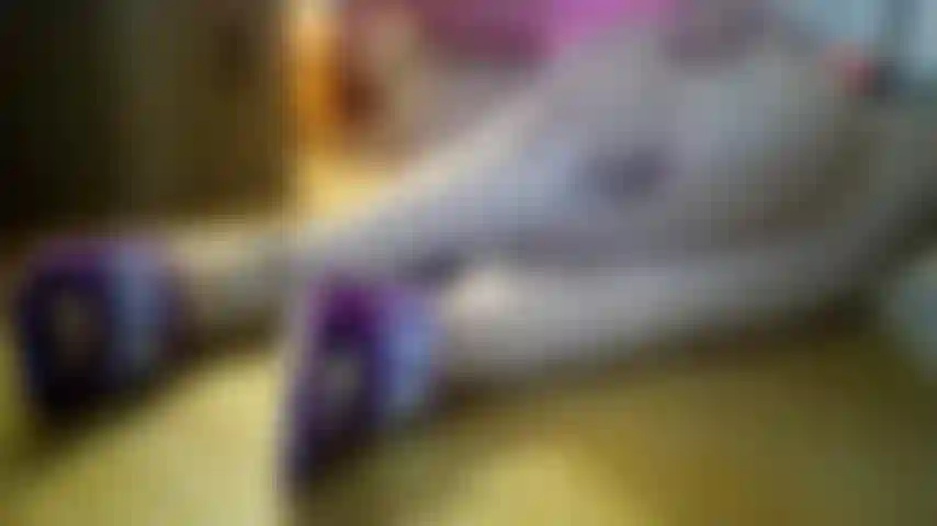 Je me branle sur les pieds de MindySueLove, les orteils, les talons hauts, les filles asiatiques fétichistes.