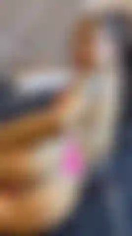 Putting 2 fingers in my pussy from the side