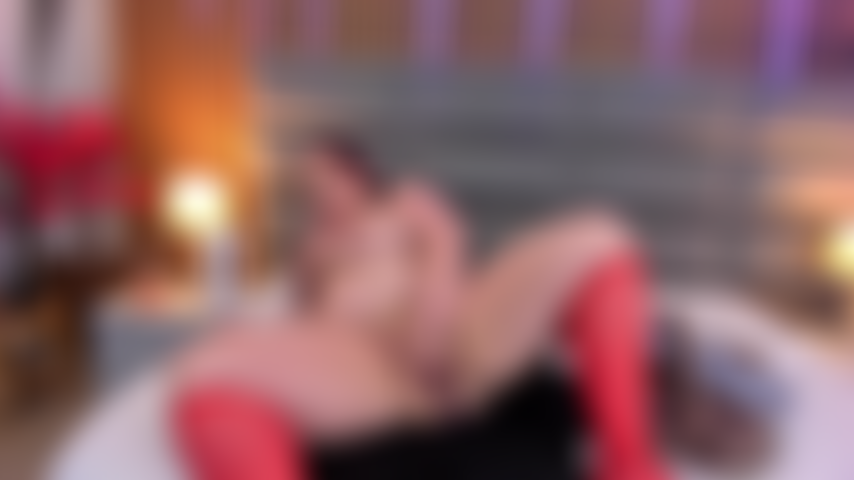 J'apprécie mes doigts dans ma chatte humide.