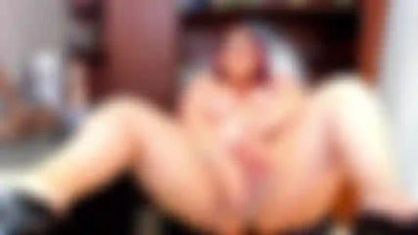 Secrétaire_bbw_masturbation_au_bureau.