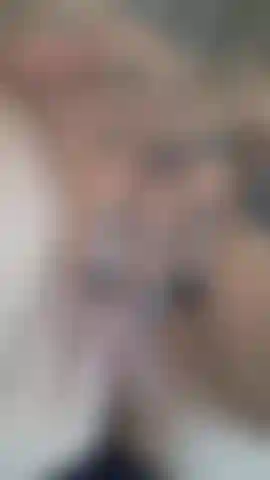 Tu aimes ma touffe de poils sur ma chatte ?