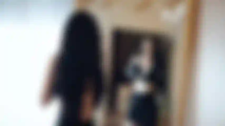 Sexy en déesse noire nue.