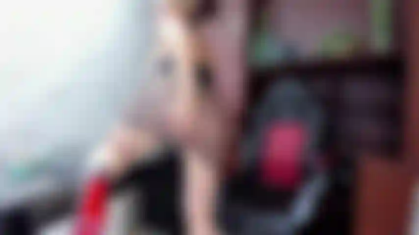 Donne-moi une fessée et baise-moi fort.