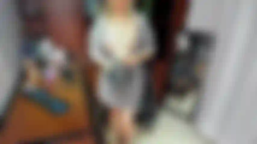 Unbuttoning_my_dress.