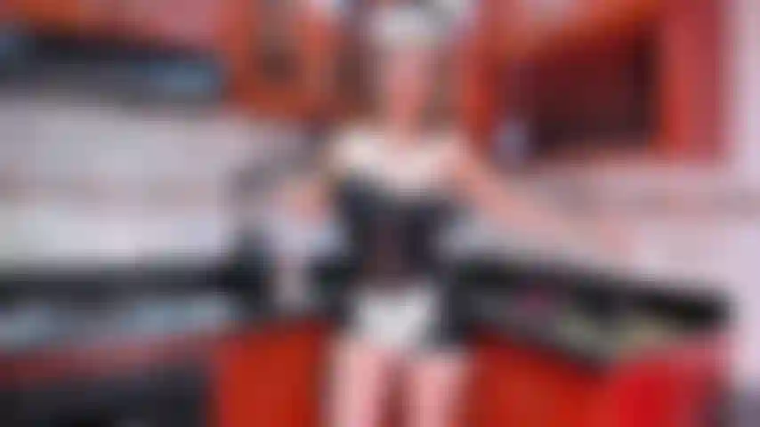 Je suis votre servante, je suis à vos ordres.