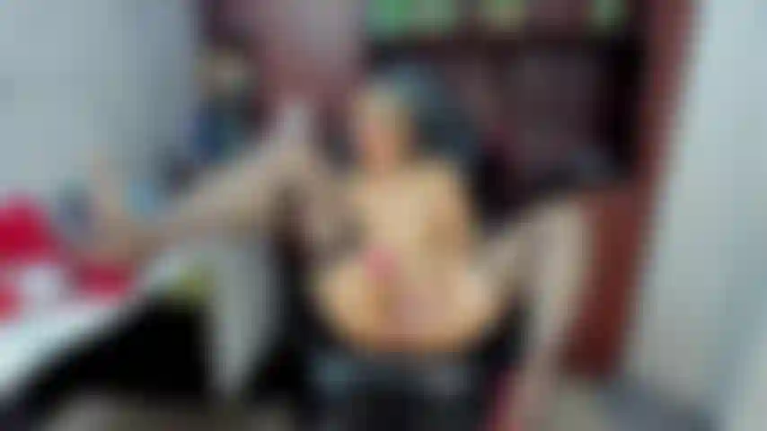 Mesh_stockings_in_the_office.