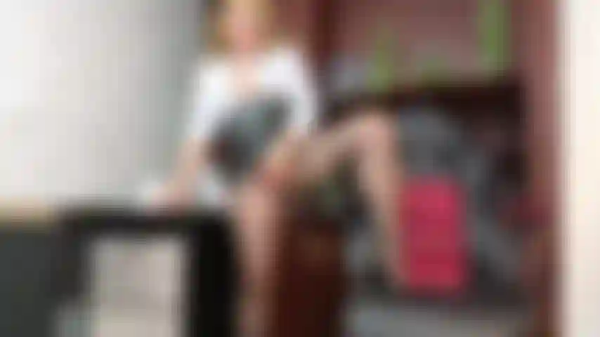 Sexy mature secretary gets horny in the office