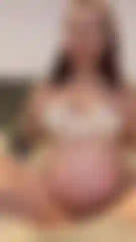 Enceinte de 39 semaines, je fais sortir mon colostrum.