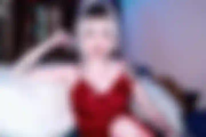 Hypnose aux gros seins / ta petite amie sorcière autoritaire, je pense que tu serais plus sexy en tant que fille.