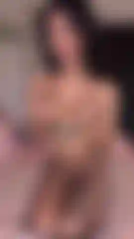 Twerking and pussy play