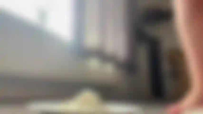 Fétichisme des pieds avec de la crème chantilly.