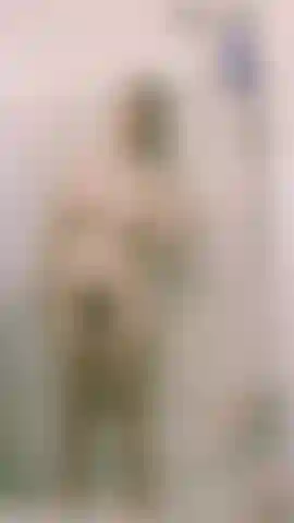 Silly stella ne comprend pas la pomme de douche (mais finit par le faire et jouit fort).