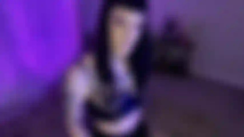 Sissy s'entraîne pour les amateurs de bites.