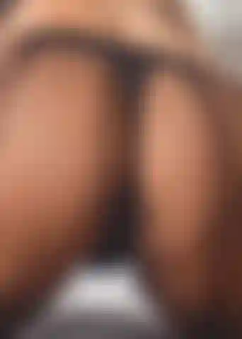 Je secoue mes fesses, je donne une fessée, je ralentis.