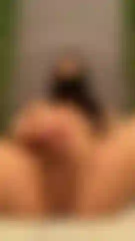 Une baise de chatte humide et crémeuse.