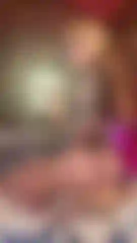 Une poupée blonde chaude chevauchant un bwc jusqu'à jouir.