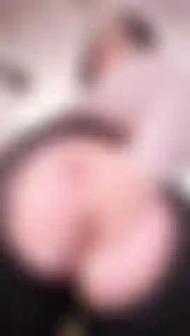 Slow curves, firm tail and hypnotizing movements.