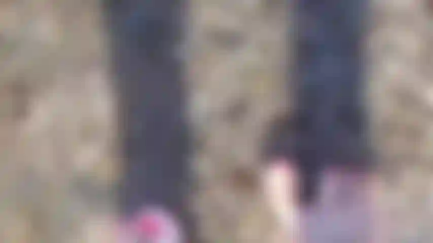 Les pieds d'une déesse dans la mer méditerranée.